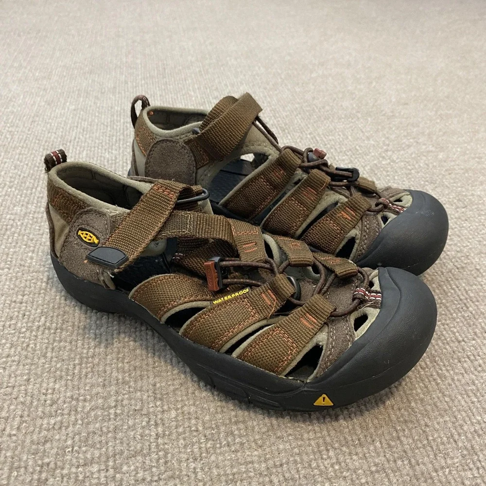 KEEN Sandals Youth Size 4 Brown Closed Toe Waterproof Sport Hiking Slip On